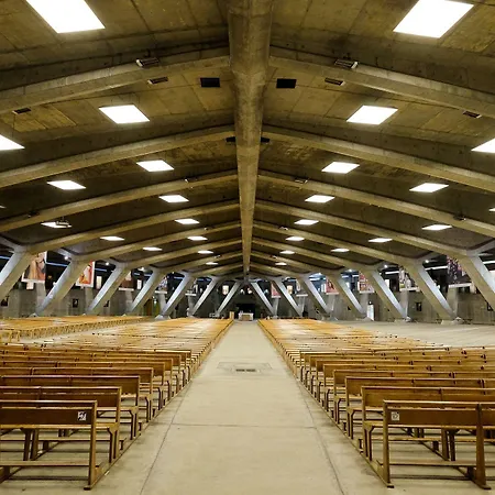 فندق Albion لورد